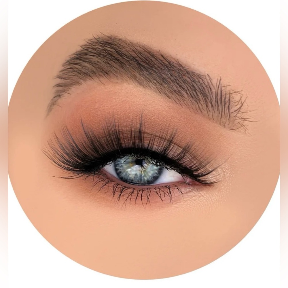 ❤️⭐ Fake (Beautiful) Lashes - Picture 3 of 5